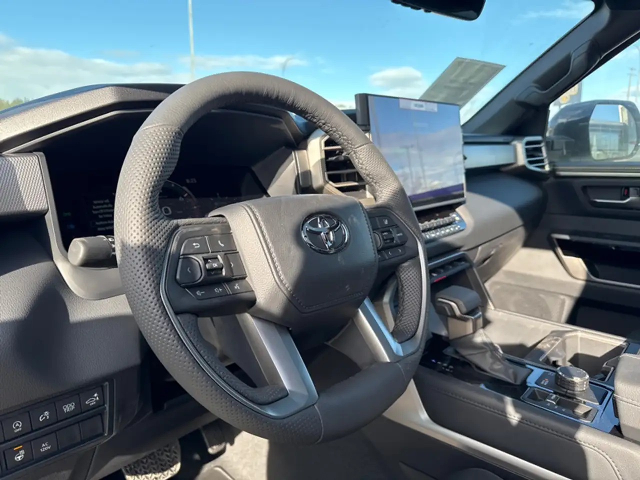 Toyota Tundra снимка Toyota Tundra