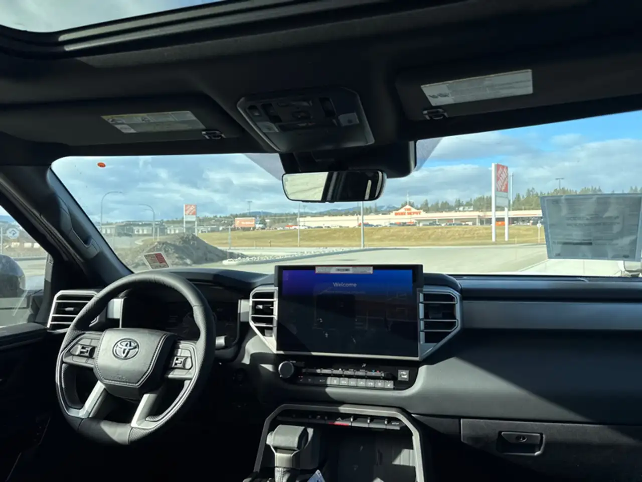 Toyota Tundra снимка Toyota Tundra