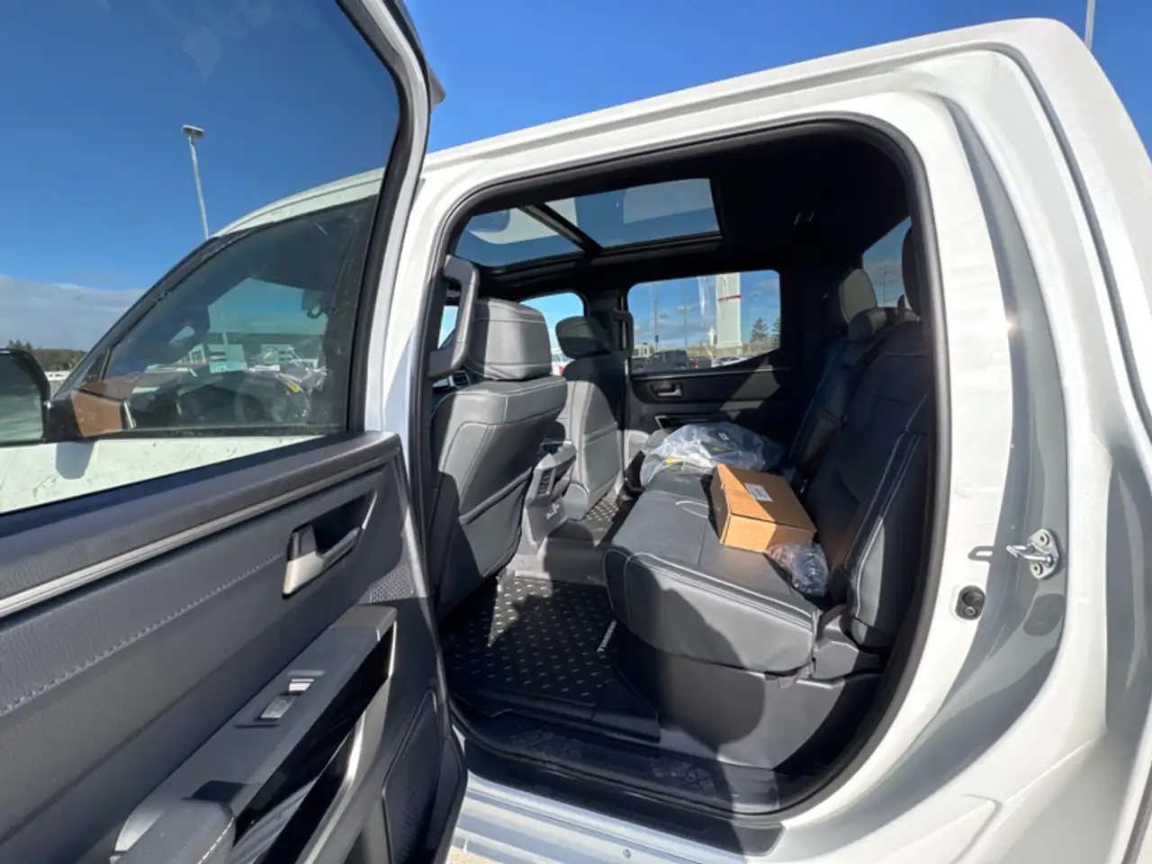 Toyota Tundra снимка Toyota Tundra
