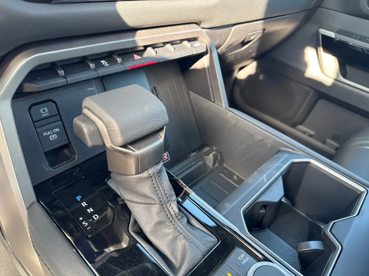 Toyota Tundra снимка Toyota Tundra