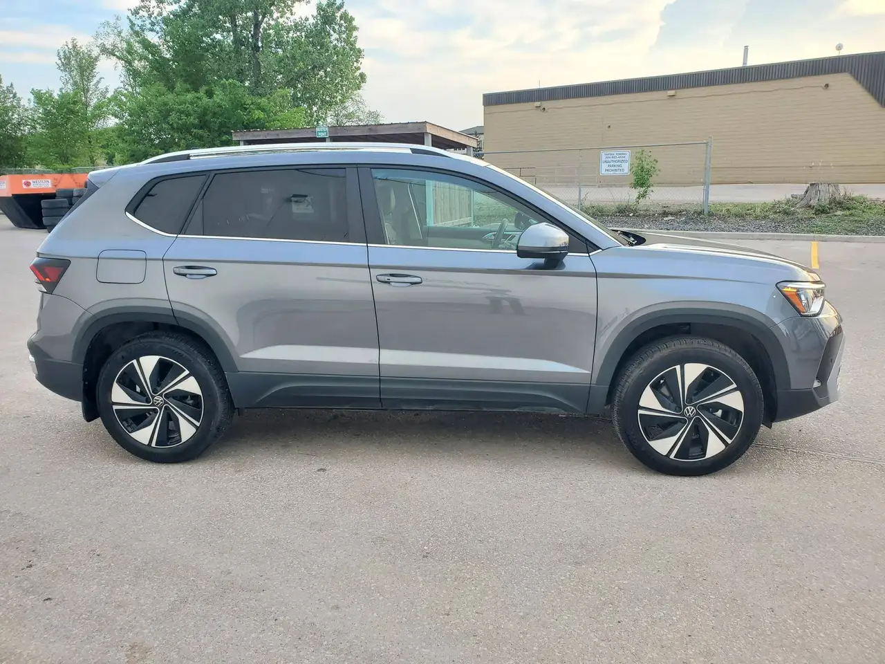 Volkswagen Taos photo Volkswagen Taos
