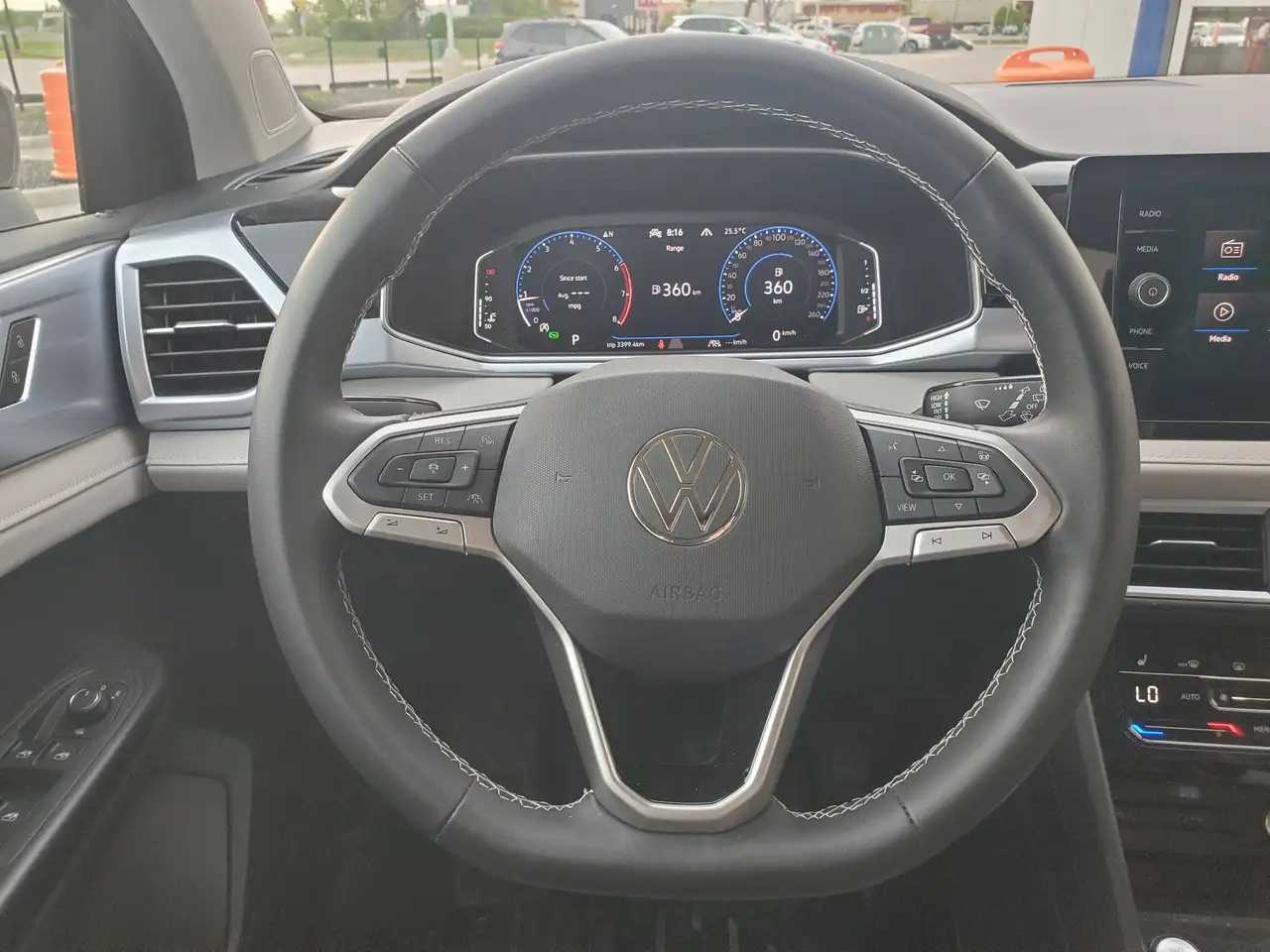 Volkswagen Taos photo Volkswagen Taos