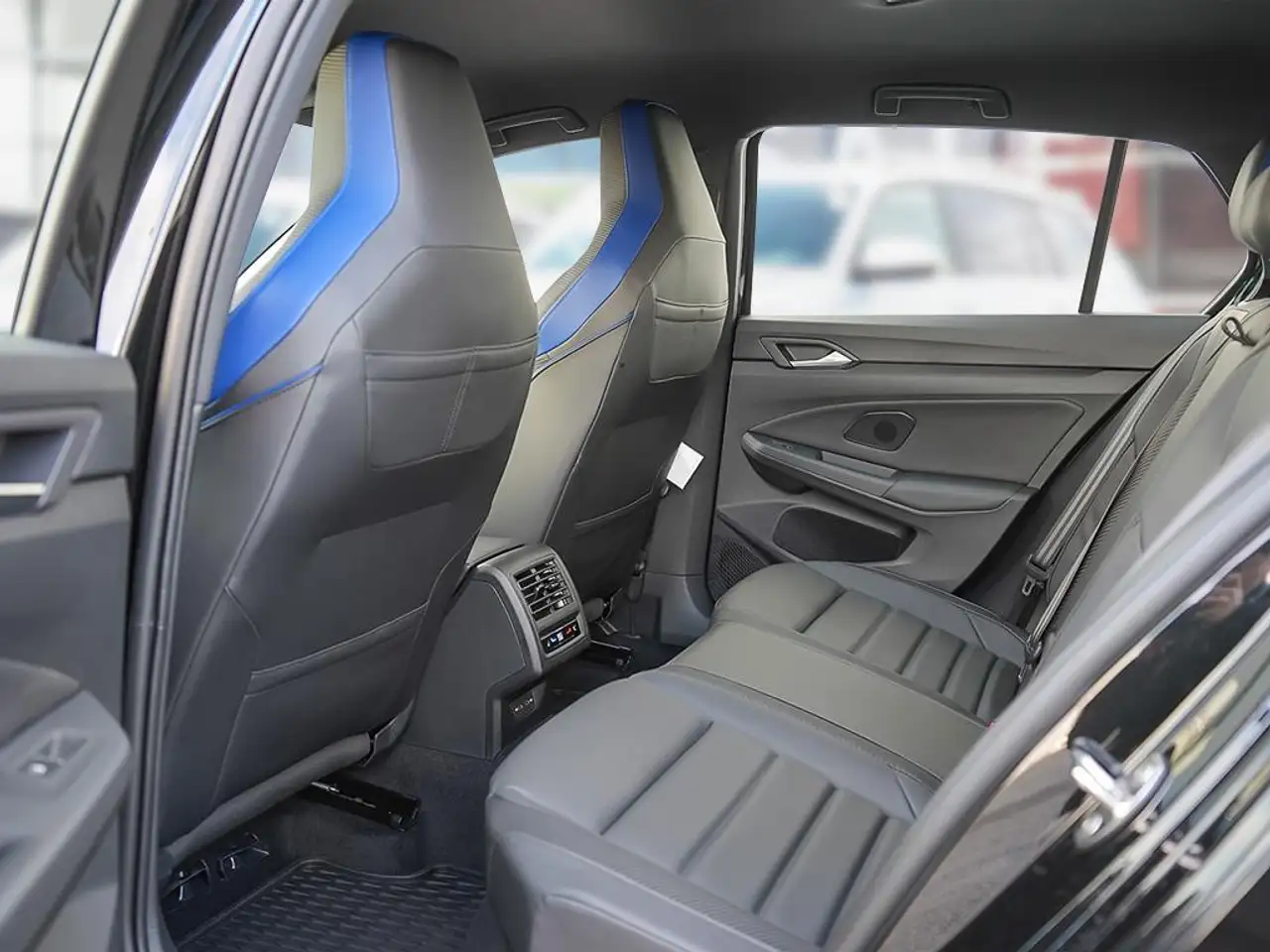 Volkswagen Golf R снимка Volkswagen Golf R