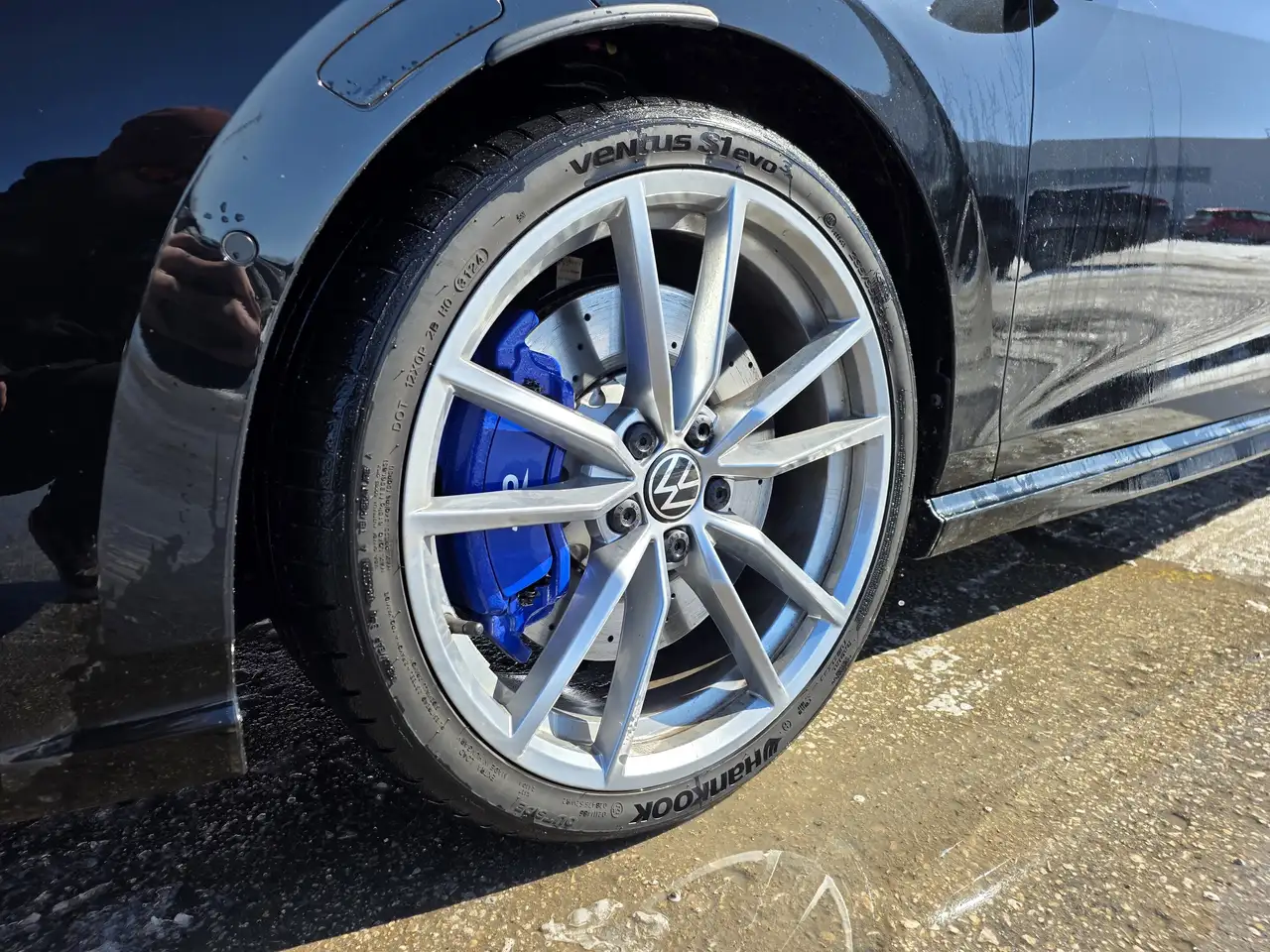 Volkswagen Golf R photo Volkswagen Golf R
