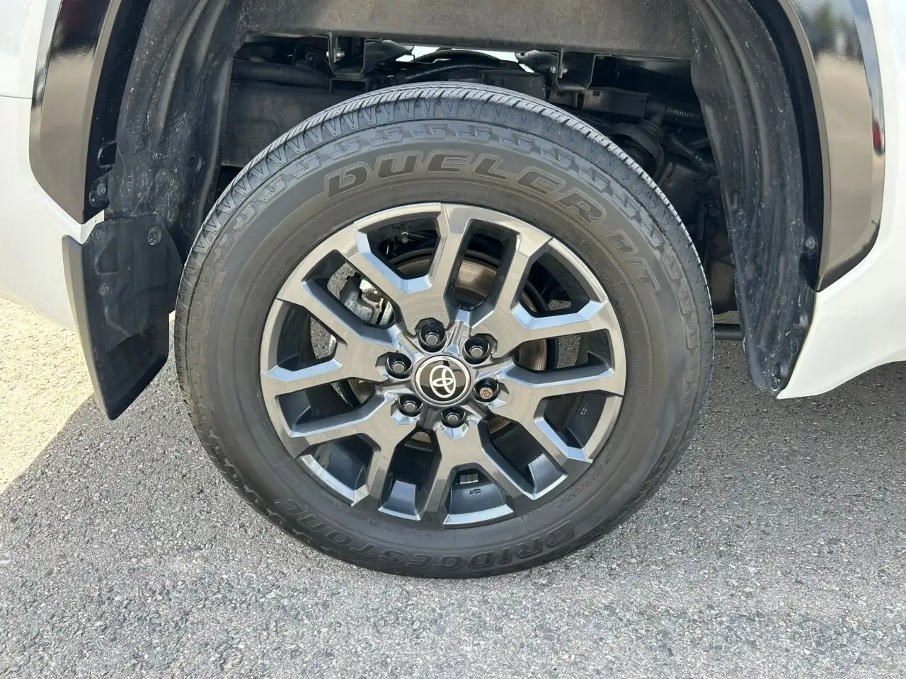 Toyota Tundra снимка Toyota Tundra