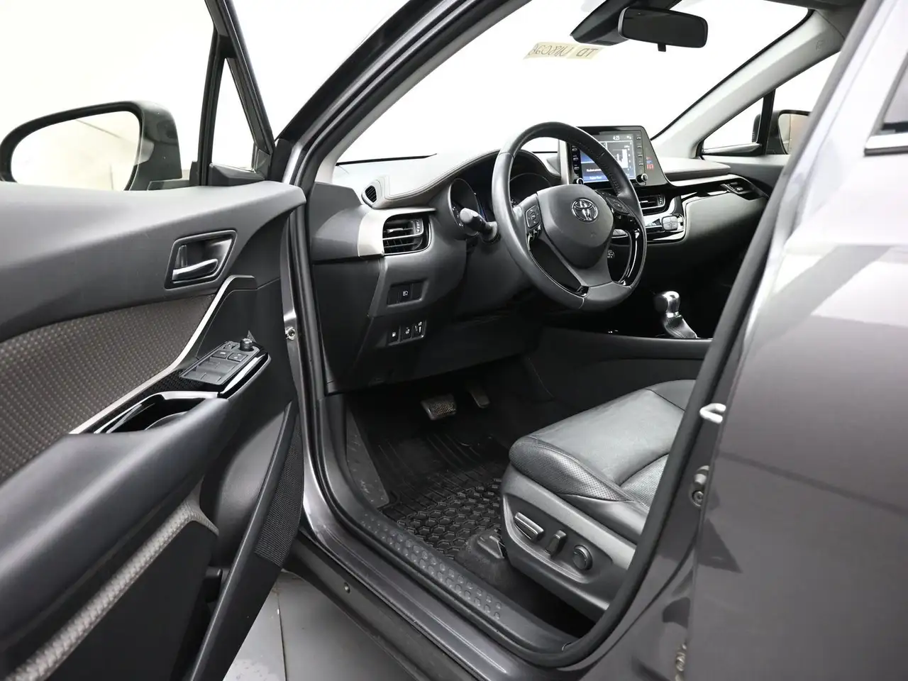 Toyota C-HR fotografie Toyota C-HR