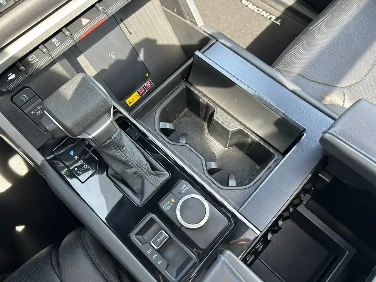 Toyota Tundra снимка Toyota Tundra