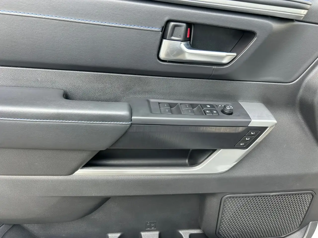 Toyota Tundra снимка Toyota Tundra