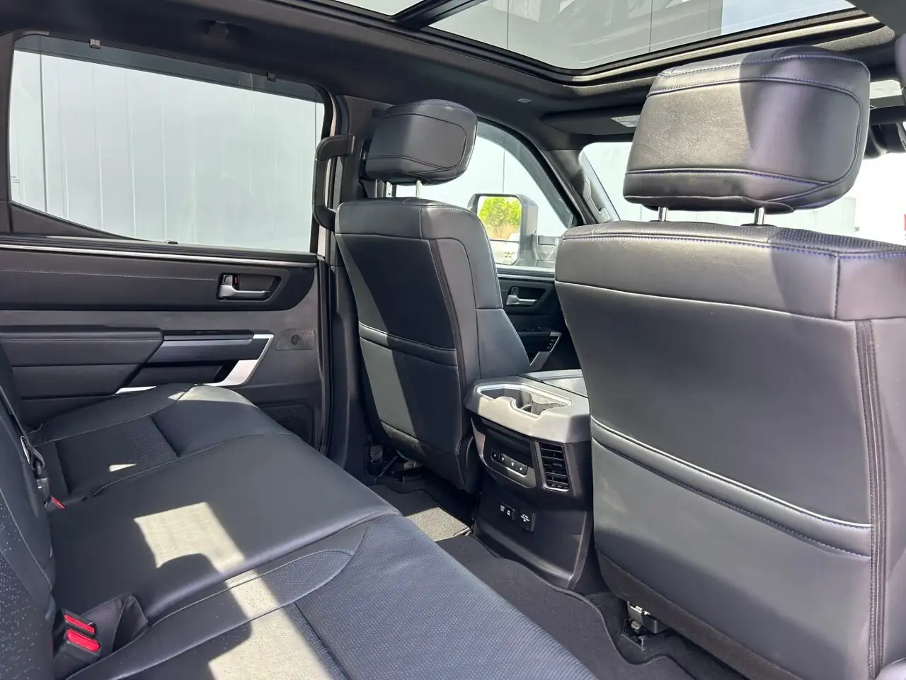 Toyota Tundra снимка Toyota Tundra
