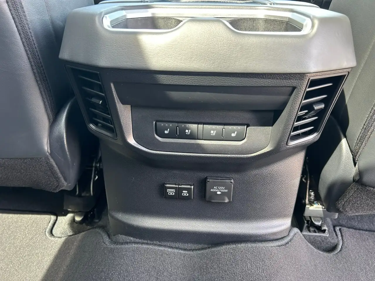 Toyota Tundra снимка Toyota Tundra