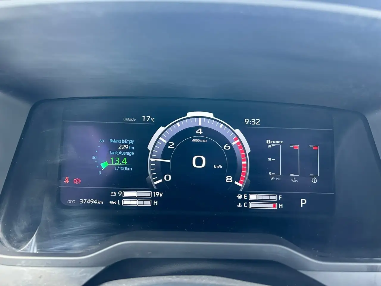 Toyota Tundra снимка Toyota Tundra