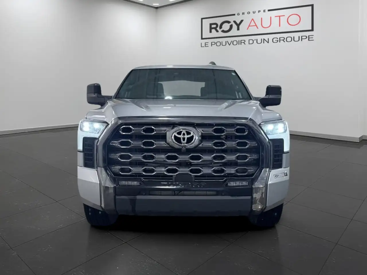 Toyota Tundra снимка Toyota Tundra