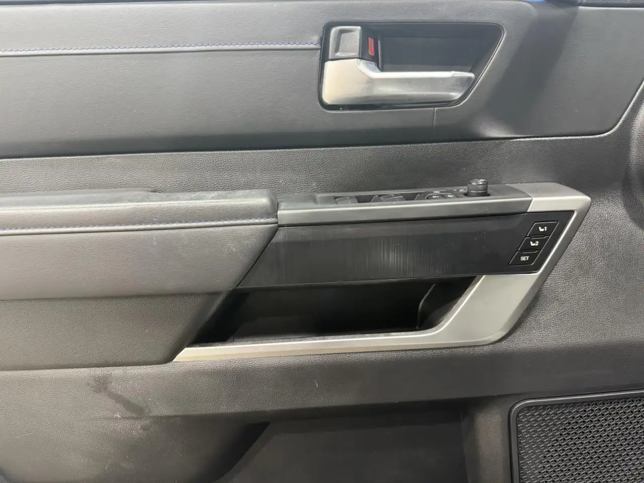 Toyota Tundra снимка Toyota Tundra