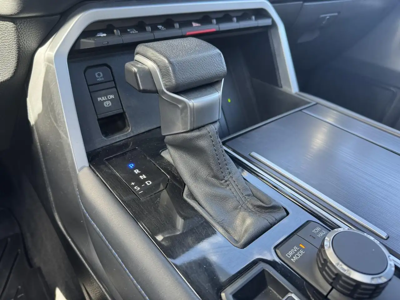 Toyota Tundra снимка Toyota Tundra