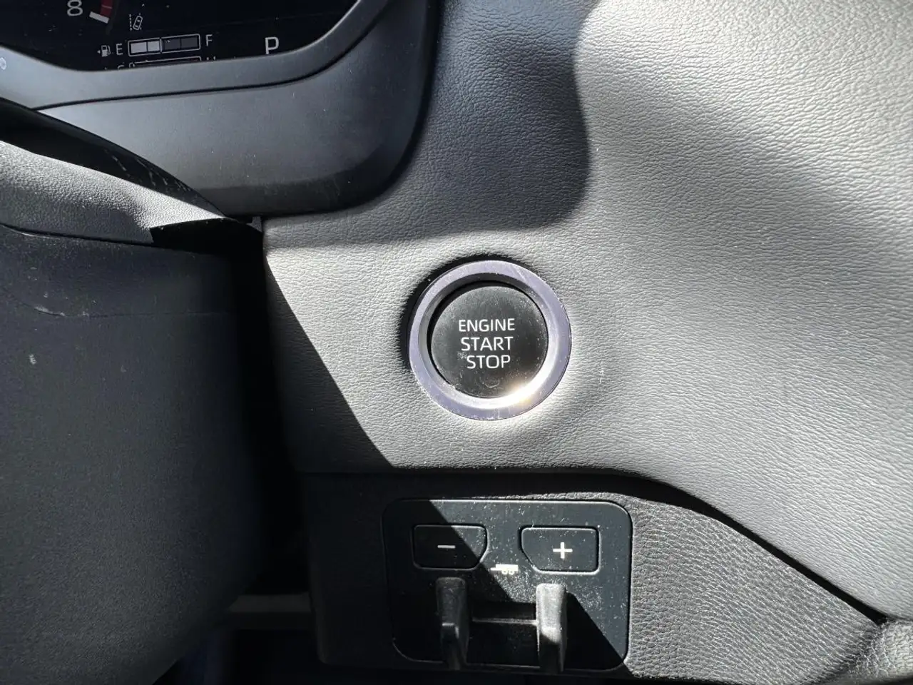 Toyota Tundra снимка Toyota Tundra