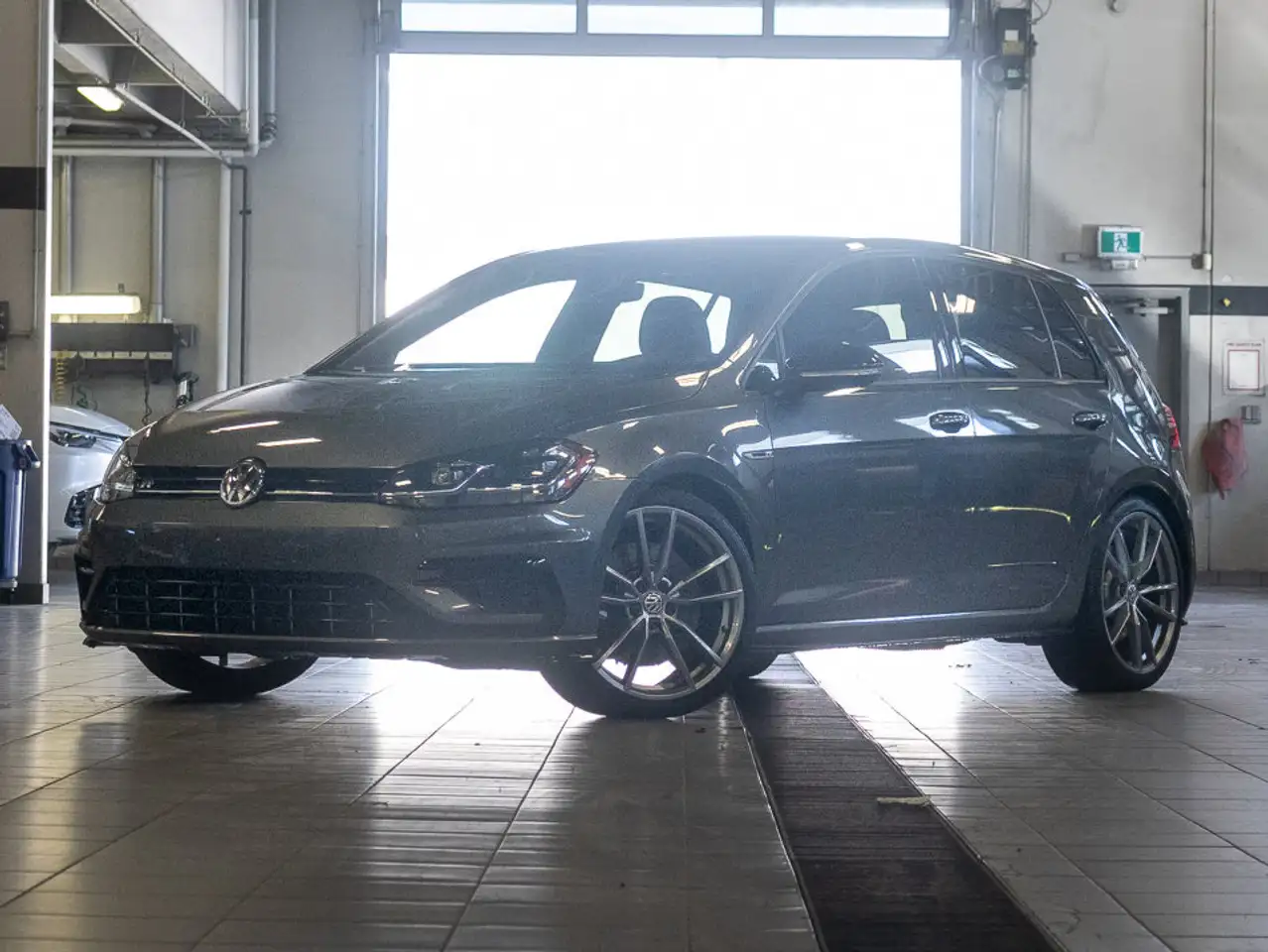 Volkswagen Golf R снимка Volkswagen Golf R