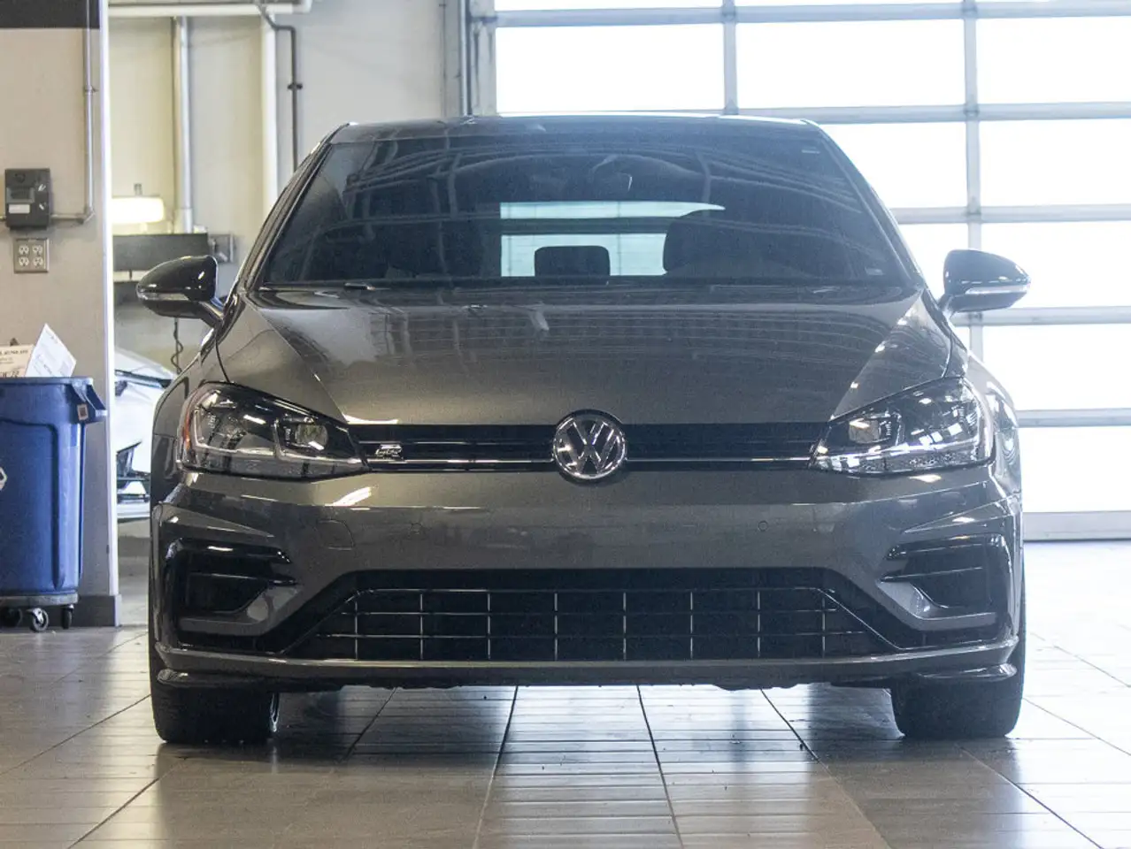 Volkswagen Golf R снимка Volkswagen Golf R