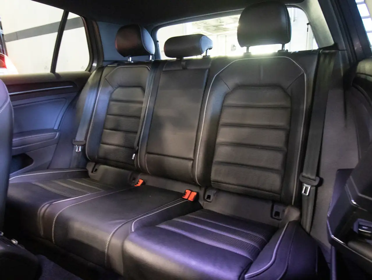 Volkswagen Golf R снимка Volkswagen Golf R