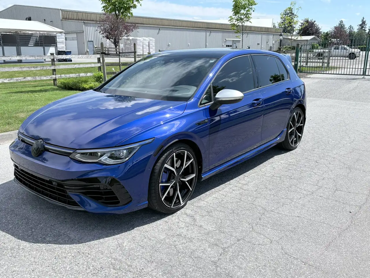 Volkswagen Golf R photo Volkswagen Golf R