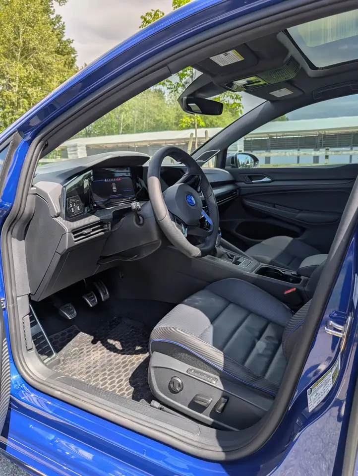 Volkswagen Golf R photo Volkswagen Golf R