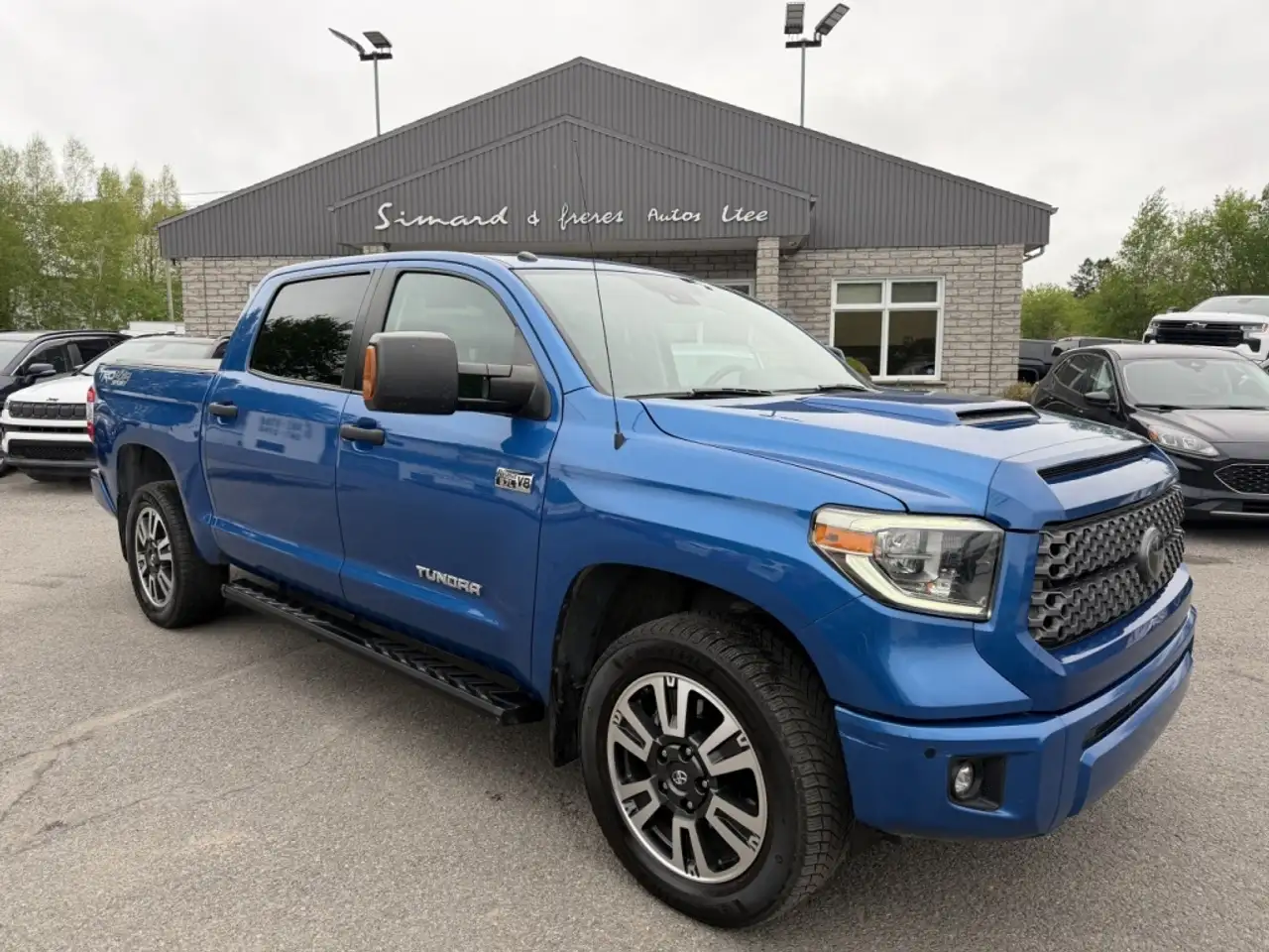 Toyota Tundra снимка Toyota Tundra