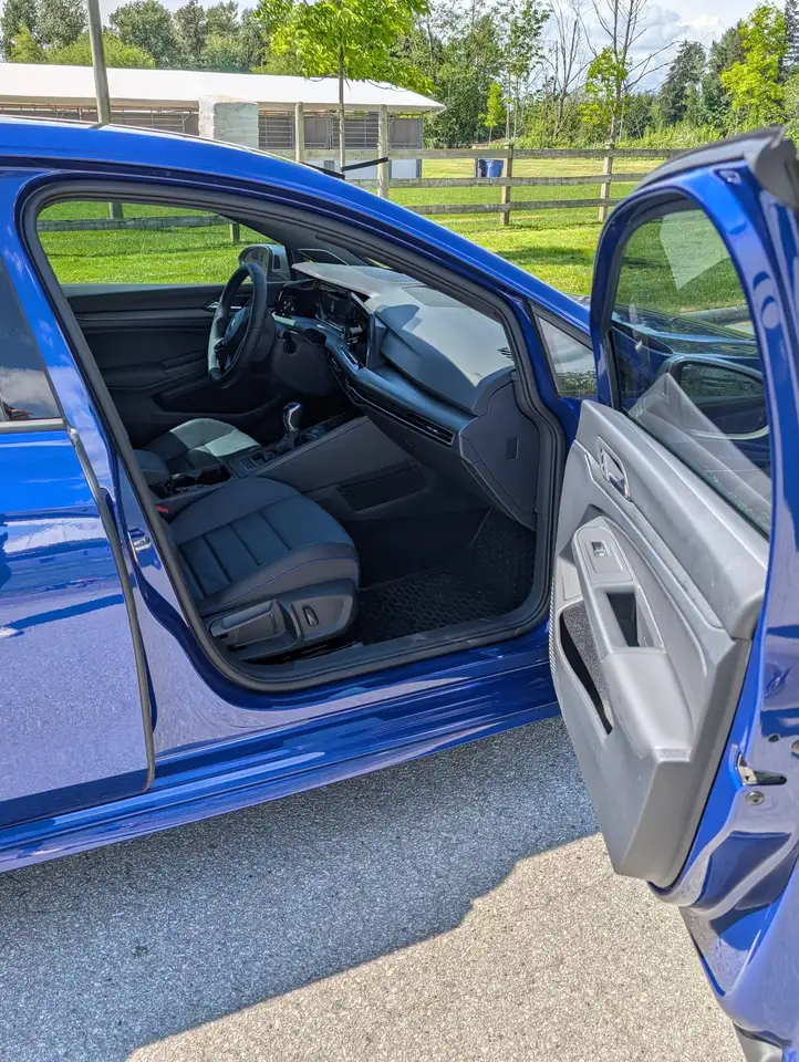 Volkswagen Golf R photo Volkswagen Golf R