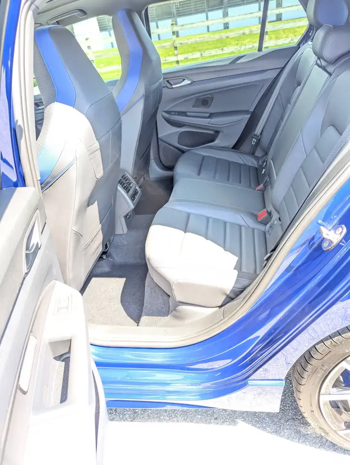 Volkswagen Golf R photo Volkswagen Golf R