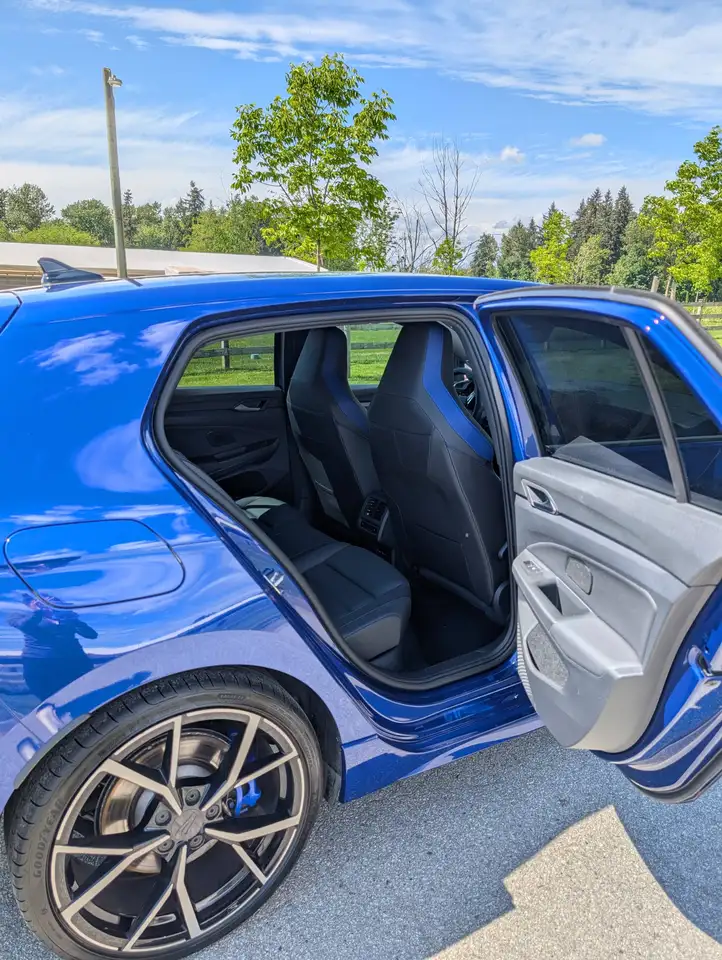 Volkswagen Golf R photo Volkswagen Golf R