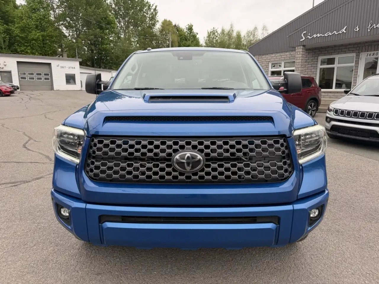 Toyota Tundra снимка Toyota Tundra