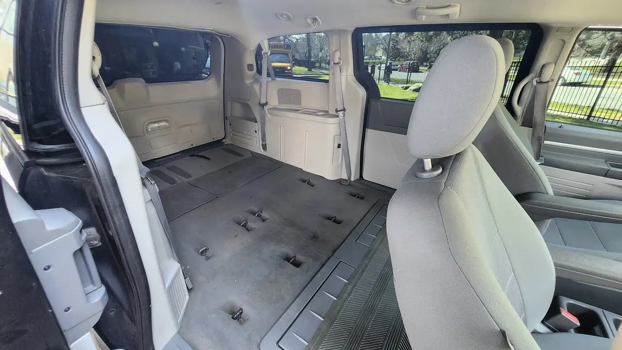 Dodge Grand Caravan photo Dodge Grand Caravan