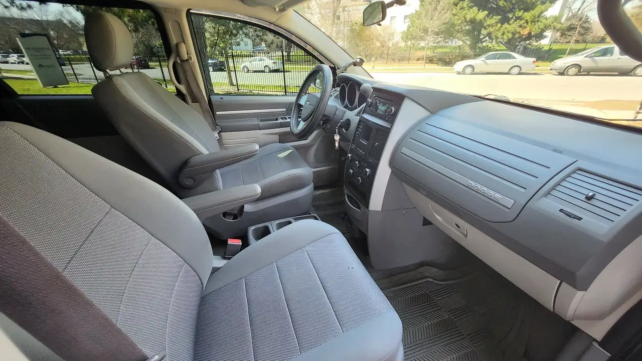 Dodge Grand Caravan photo Dodge Grand Caravan