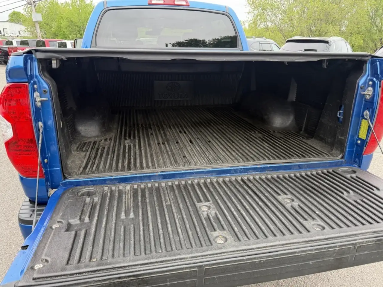 Toyota Tundra снимка Toyota Tundra