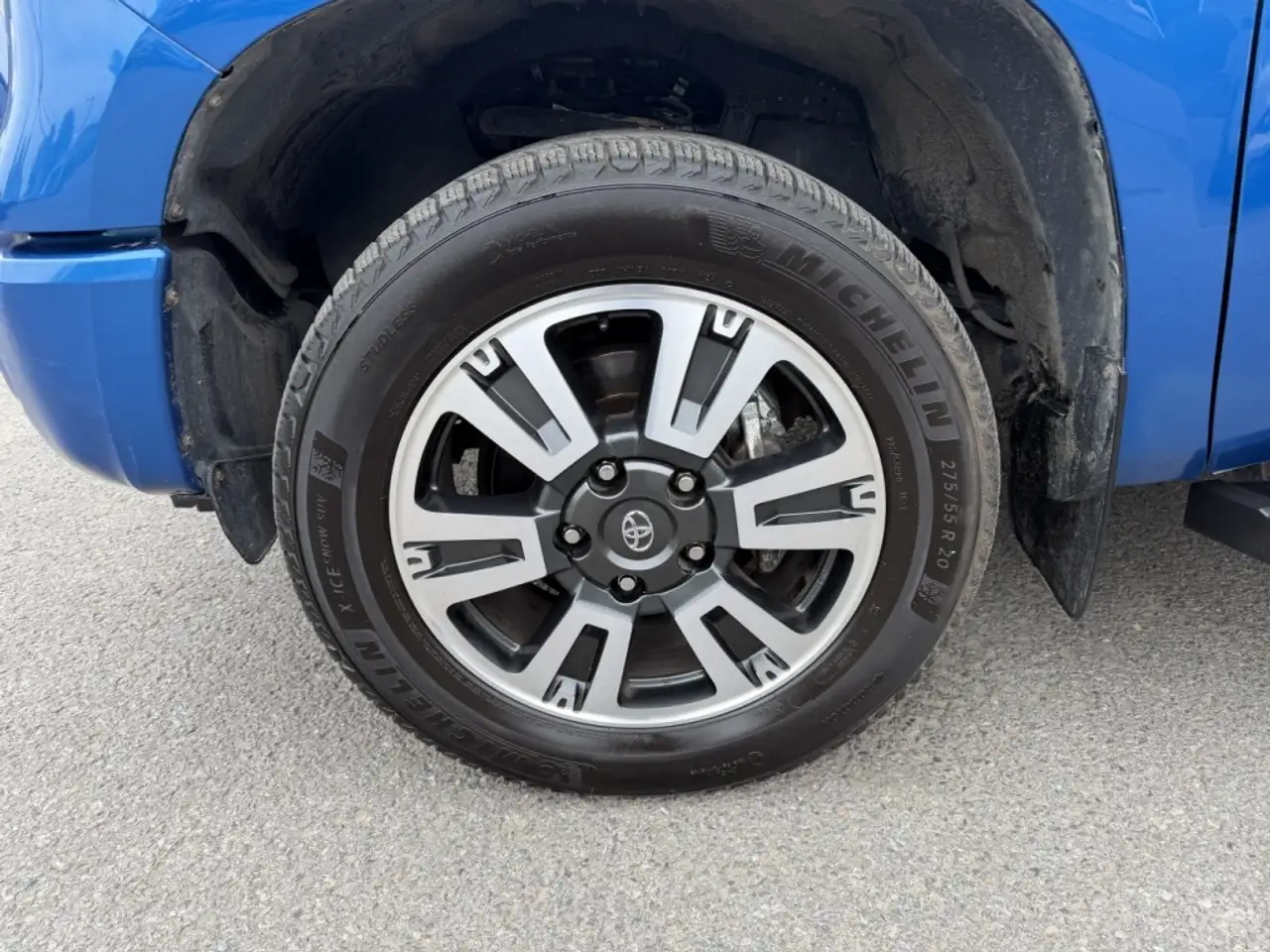 Toyota Tundra снимка Toyota Tundra