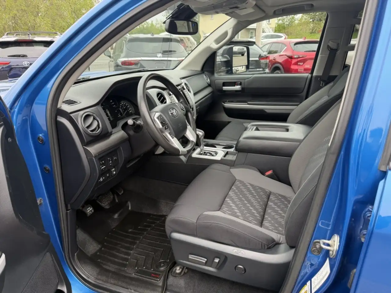 Toyota Tundra снимка Toyota Tundra