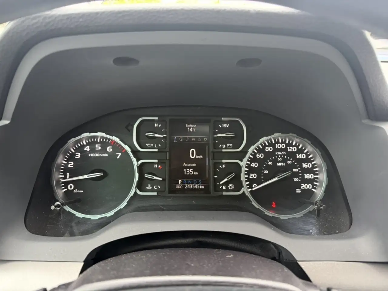 Toyota Tundra снимка Toyota Tundra