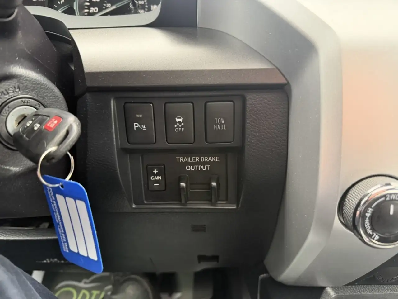 Toyota Tundra снимка Toyota Tundra