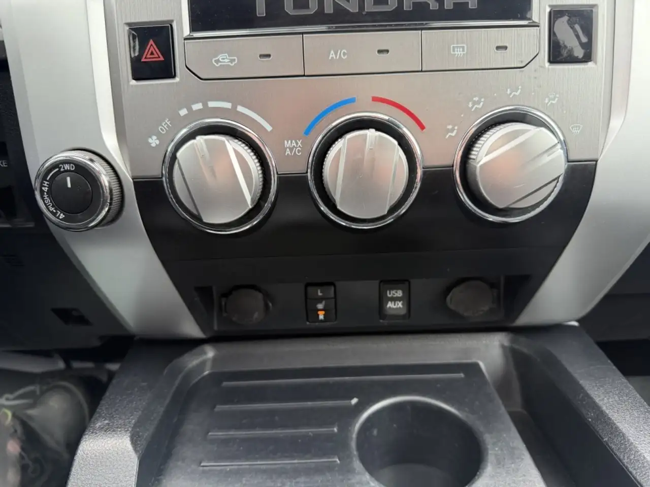 Toyota Tundra снимка Toyota Tundra
