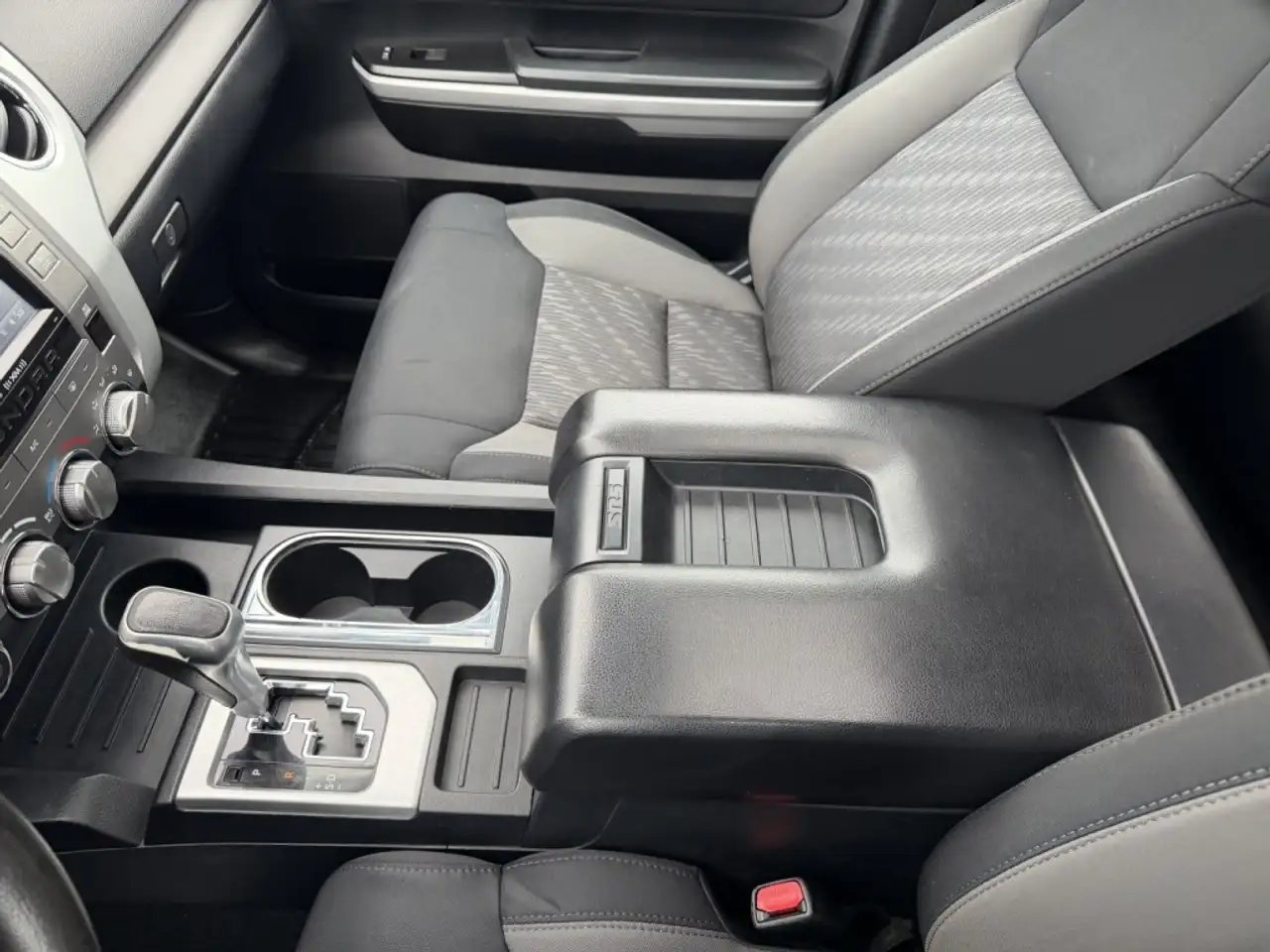 Toyota Tundra снимка Toyota Tundra