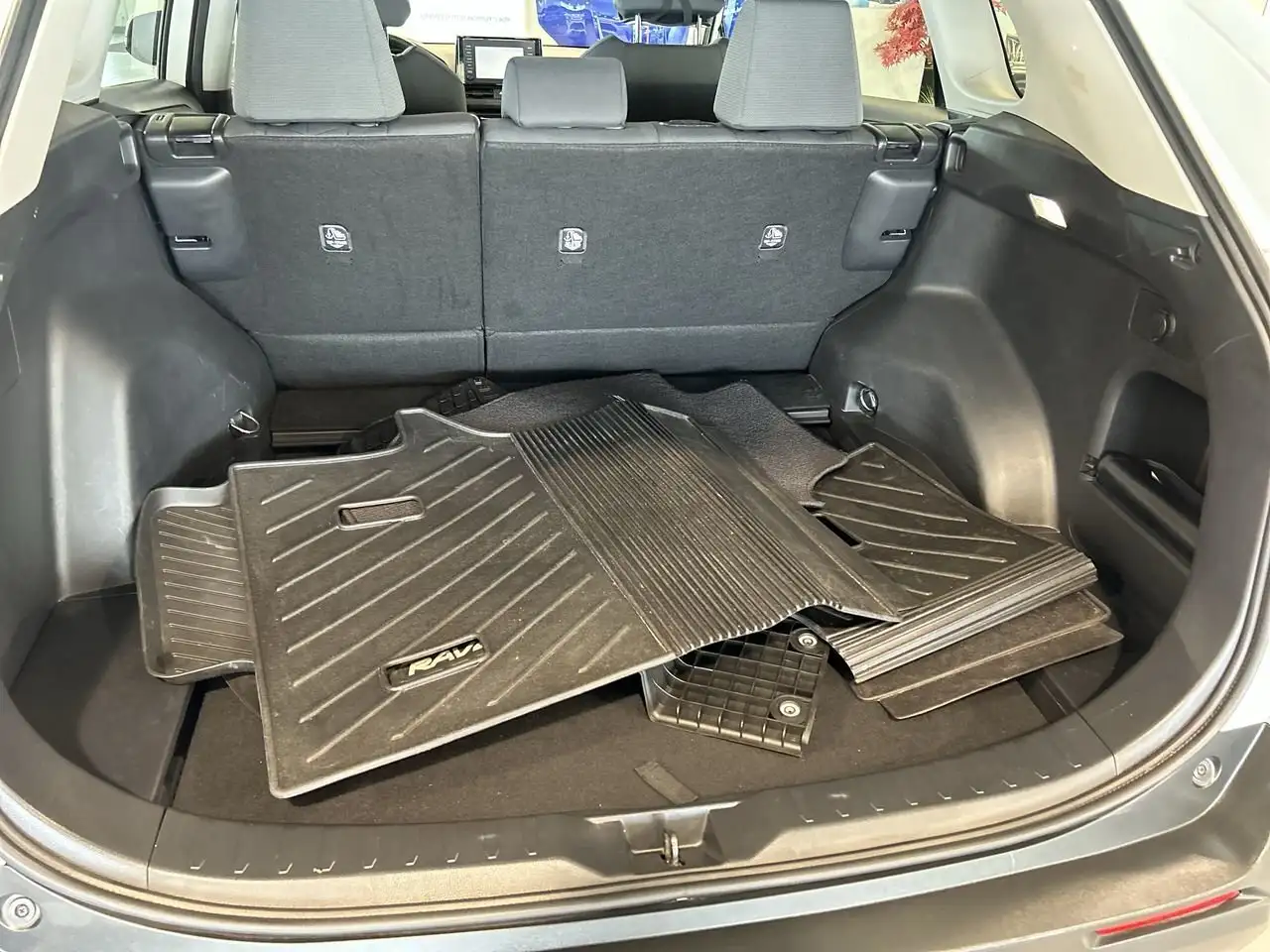 Toyota RAV 4 снимка Toyota RAV 4