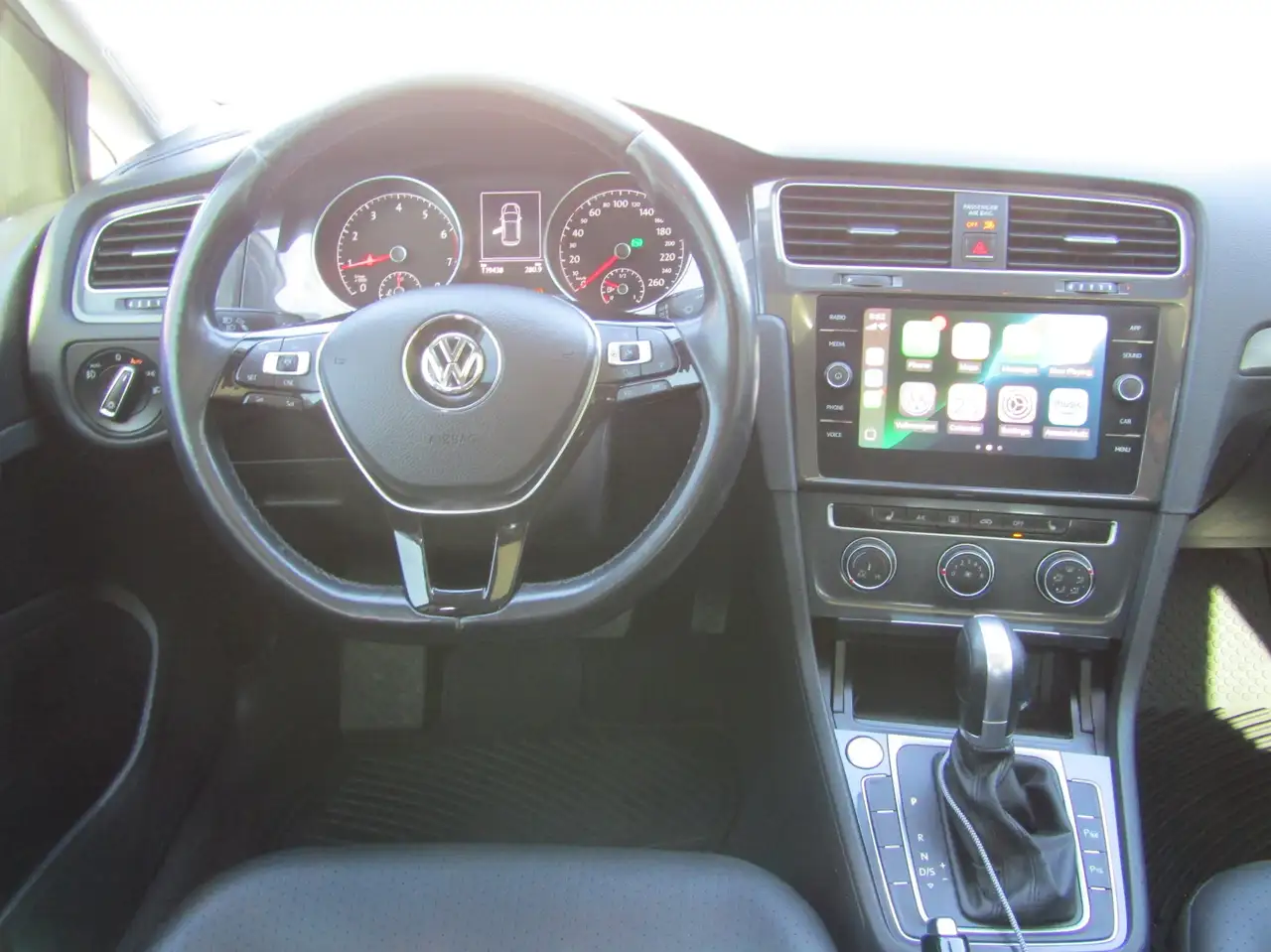 Volkswagen Golf photo Volkswagen Golf