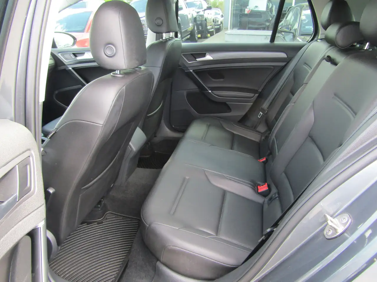 Volkswagen Golf photo Volkswagen Golf