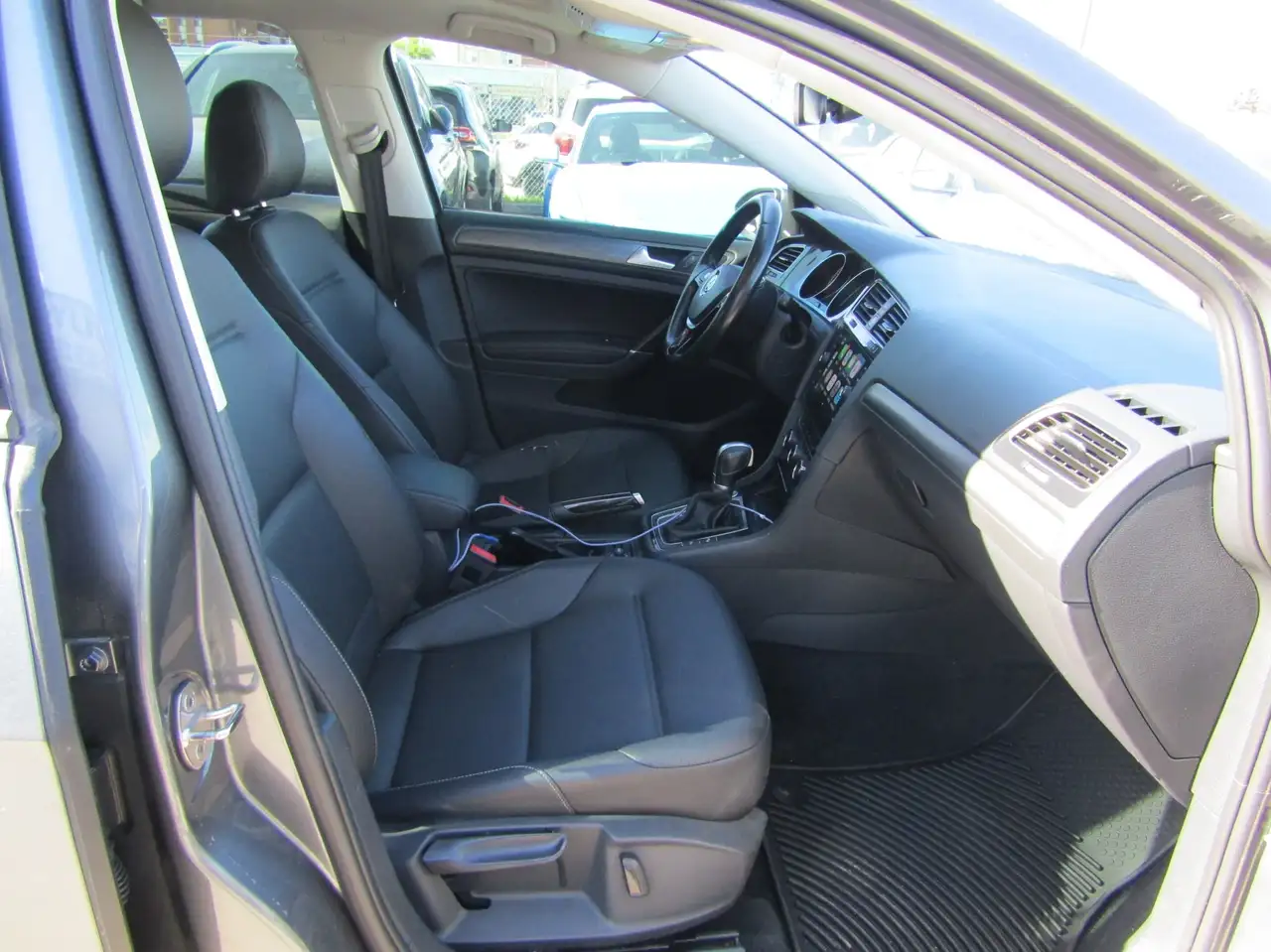 Volkswagen Golf photo Volkswagen Golf