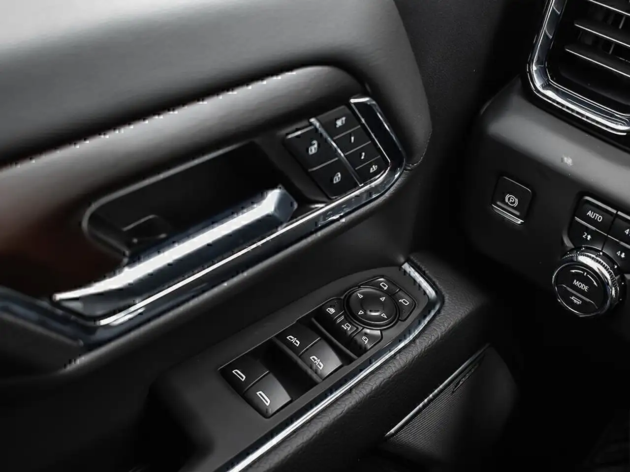 GMC Sierra 3500HD снимка GMC Sierra 3500HD