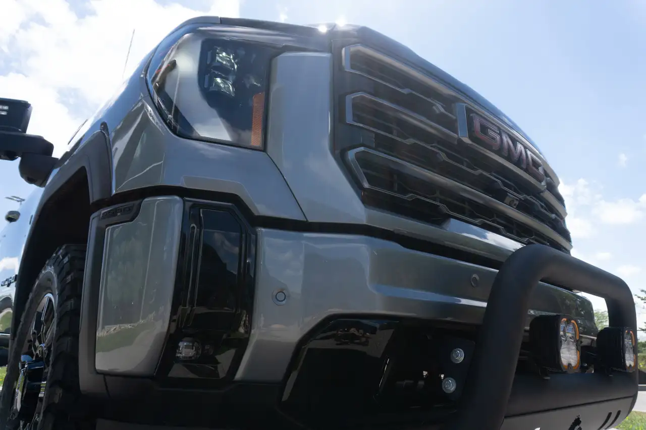 GMC Sierra 3500HD photo GMC Sierra 3500HD