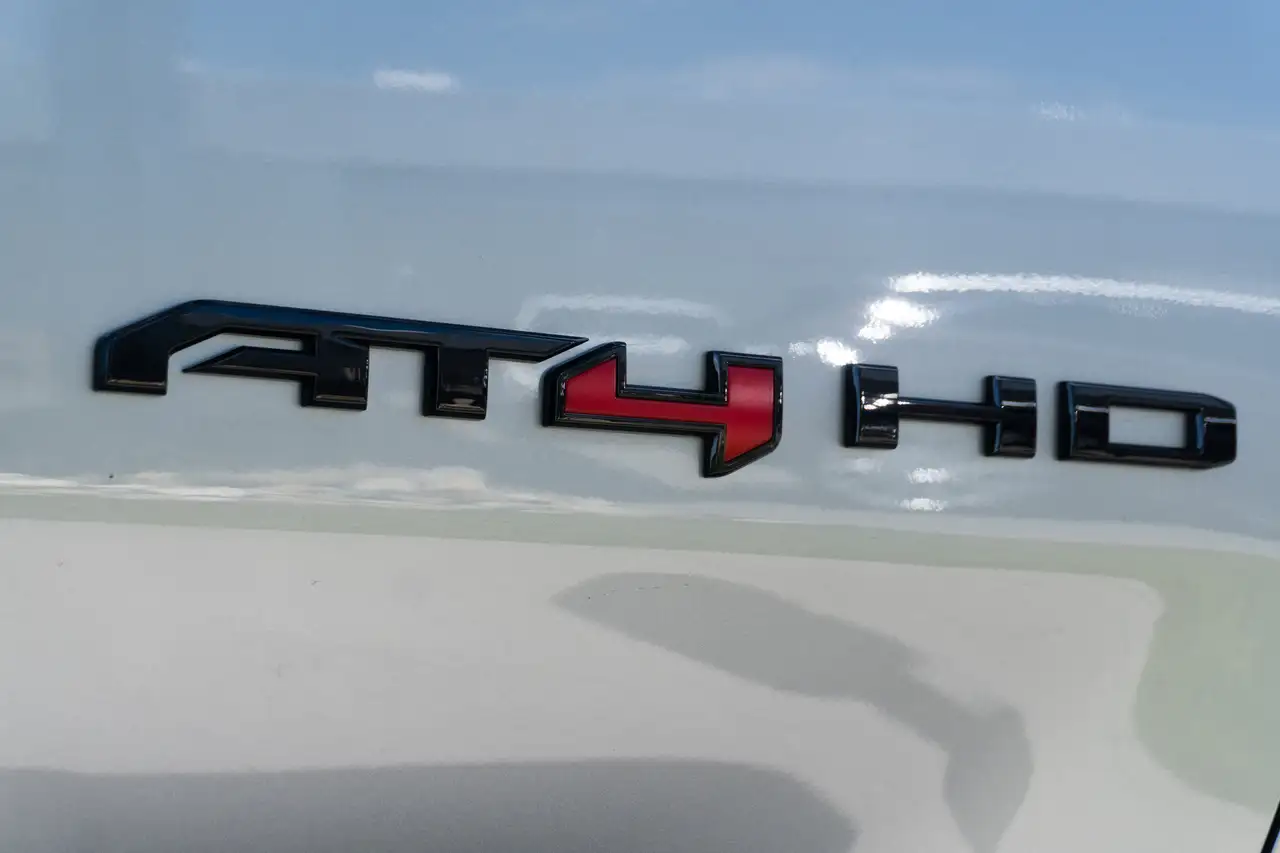 GMC Sierra 3500HD photo GMC Sierra 3500HD