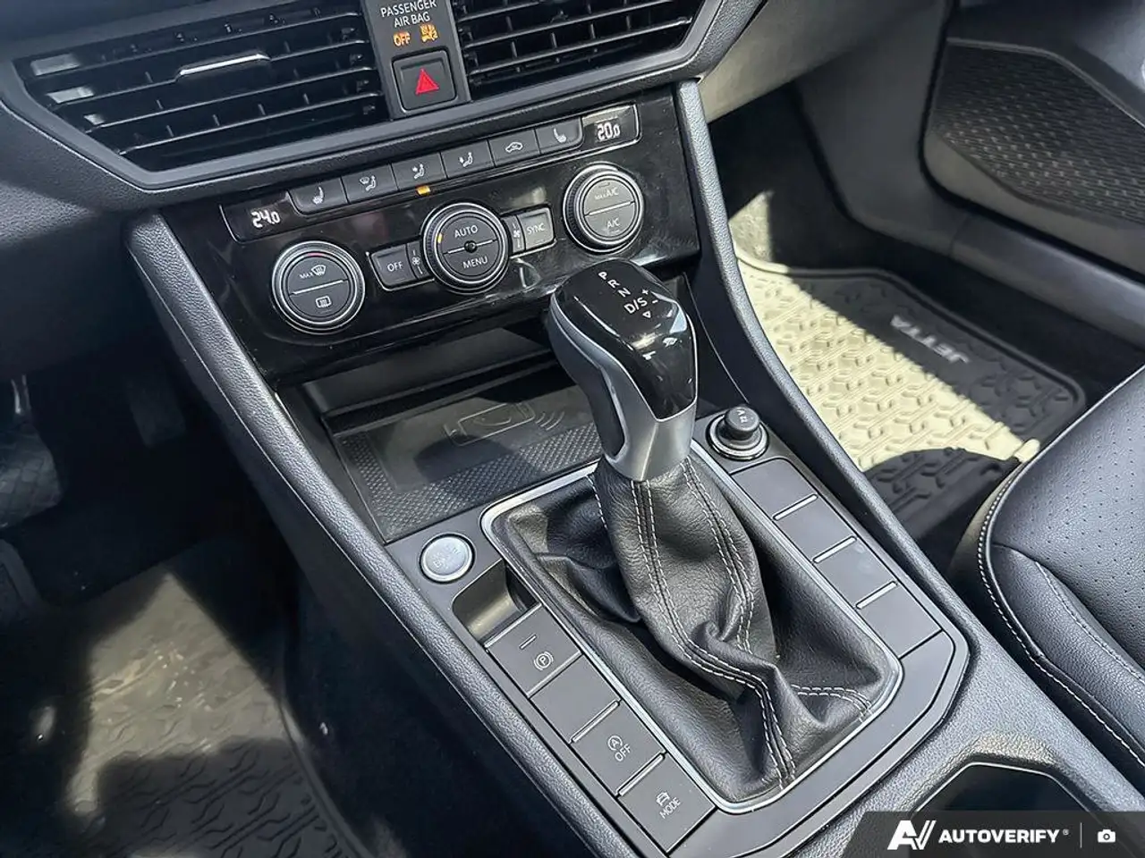 Volkswagen Jetta снимка Volkswagen Jetta