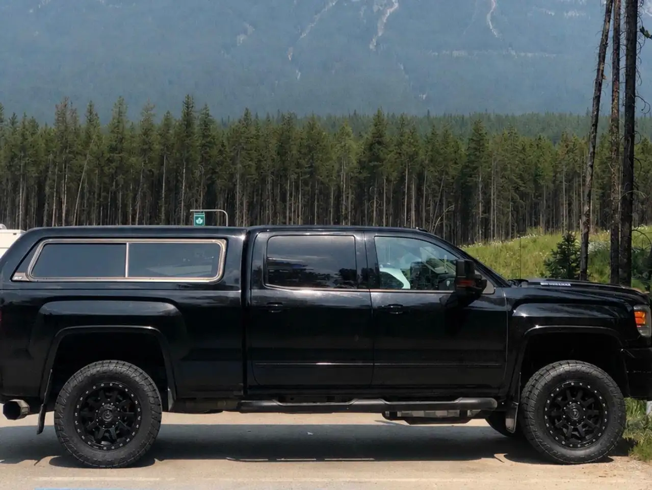GMC Sierra 3500HD снимка GMC Sierra 3500HD