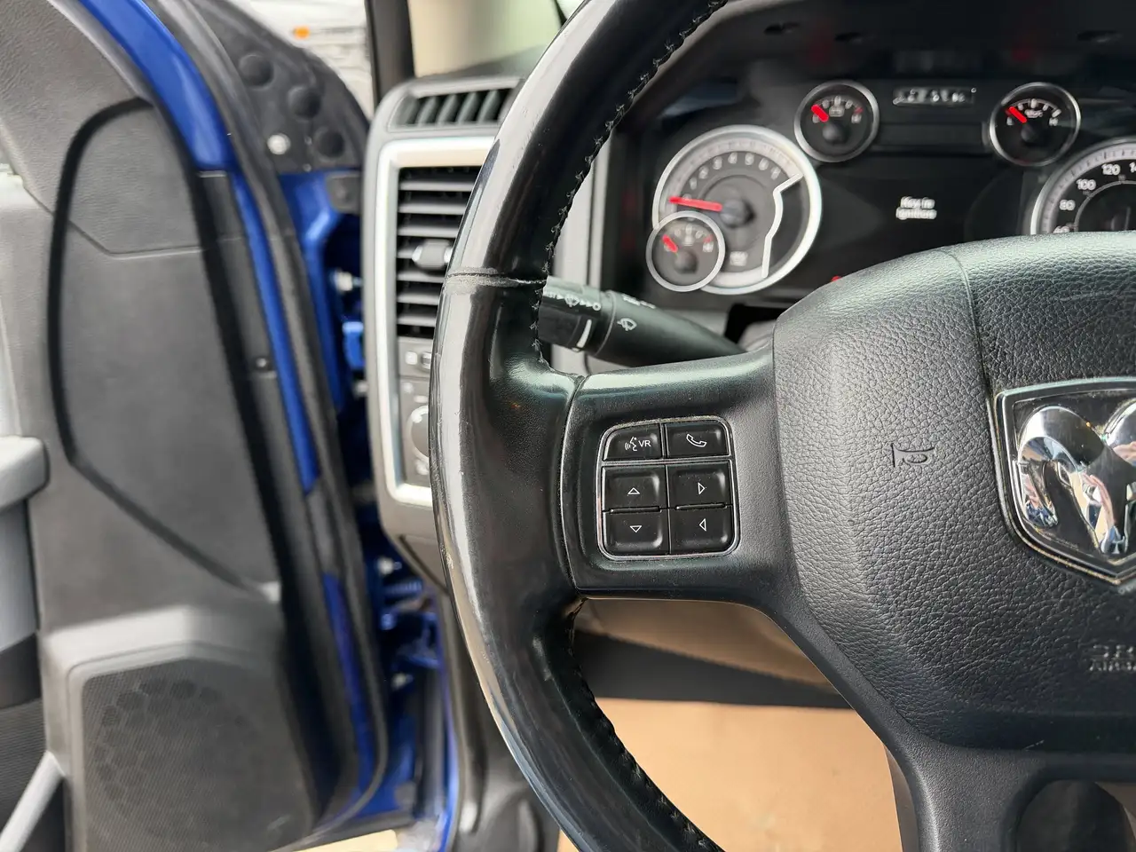 RAM 2500 снимка RAM 2500