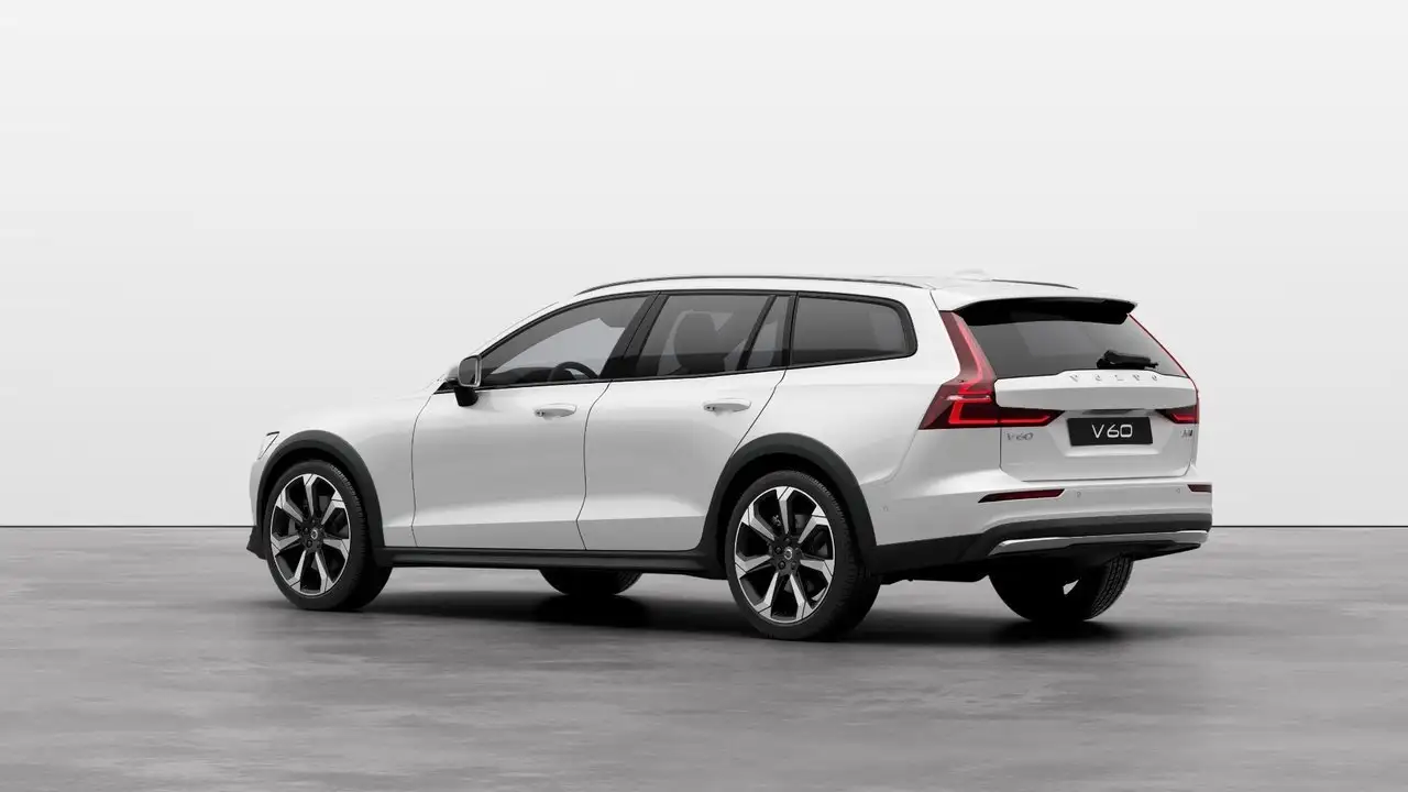 Volvo V60 Cross Country снимка Volvo V60 Cross Country