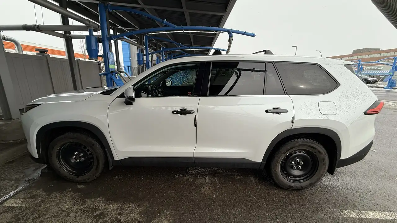 Toyota Grand Highlander снимка Toyota Grand Highlander